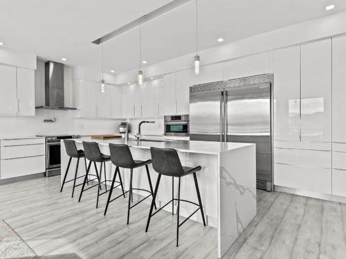 205 Rue Cheval Noir, Kamloops, BC - Indoor Photo Showing Kitchen With Upgraded Kitchen
