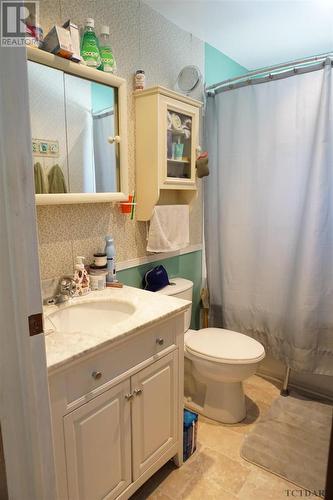 39 Third St E, Elk Lake, ON - Indoor Photo Showing Bathroom