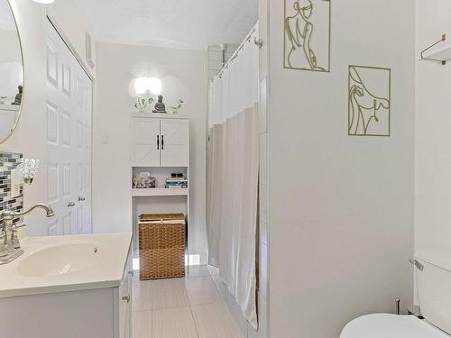 Bathroom - 3B-8 Rue St-Hippolyte, Salaberry-De-Valleyfield, QC - Indoor Photo Showing Bathroom