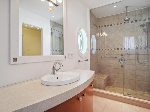 Salle de bains - 42A Av. Du Golf, Pointe-Claire, QC - Indoor Photo Showing Bathroom