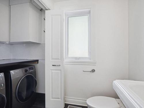 Salle de lavage - 42A Av. Du Golf, Pointe-Claire, QC - Indoor Photo Showing Laundry Room