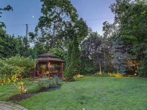 Jardin - 42A Av. Du Golf, Pointe-Claire, QC - Outdoor With Deck Patio Veranda With Backyard