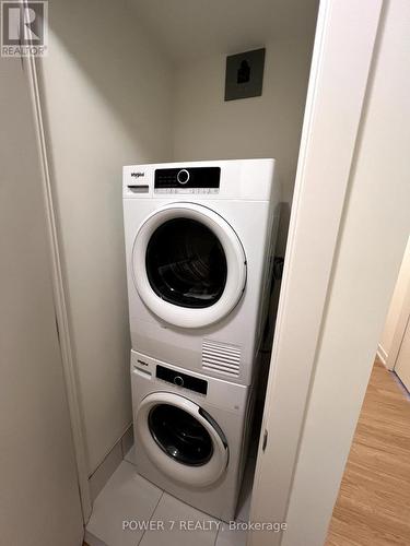 #809 -1000 Elgin Mills Rd E, Richmond Hill, ON - Indoor Photo Showing Laundry Room