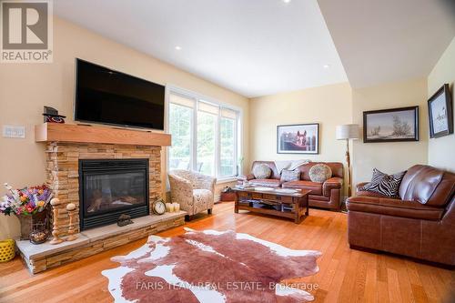 52 Drummond Dr, Penetanguishene, ON - Indoor Photo Showing Living Room With Fireplace