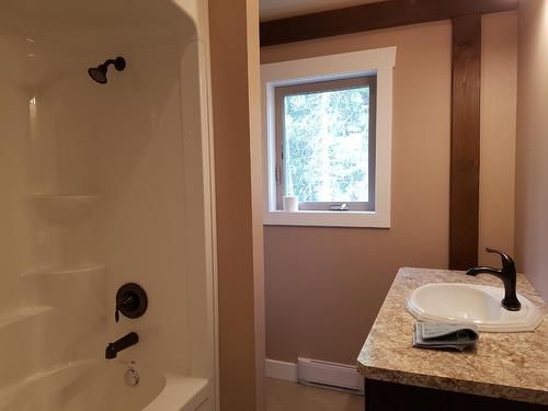 2111 Dunn Road, Christina Lake, BC - Indoor Photo Showing Bathroom