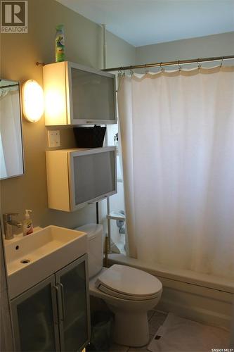 116 Ash Avenue N, Eastend, SK - Indoor Photo Showing Bathroom