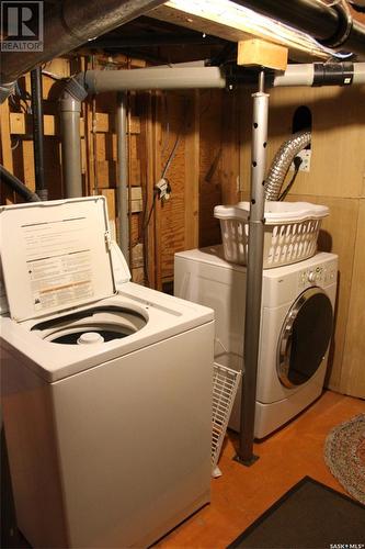 116 Ash Avenue N, Eastend, SK - Indoor Photo Showing Laundry Room