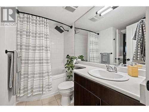 567 Yates Road Unit# 408, Kelowna, BC - Indoor Photo Showing Bathroom