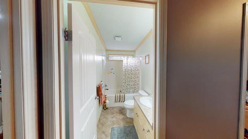 12 Pinewood Avenue Nw, Cranbrook, BC - Indoor Photo Showing Bathroom