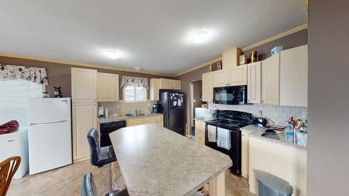 12 Pinewood Avenue Nw, Cranbrook, BC - Indoor Photo Showing Kitchen With Double Sink