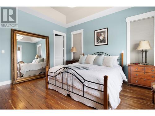 2582 St Andrews Street, Blind Bay, BC - Indoor Photo Showing Bedroom
