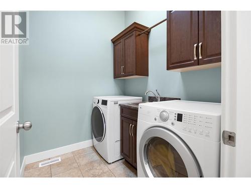 2582 St Andrews Street, Blind Bay, BC - Indoor Photo Showing Laundry Room