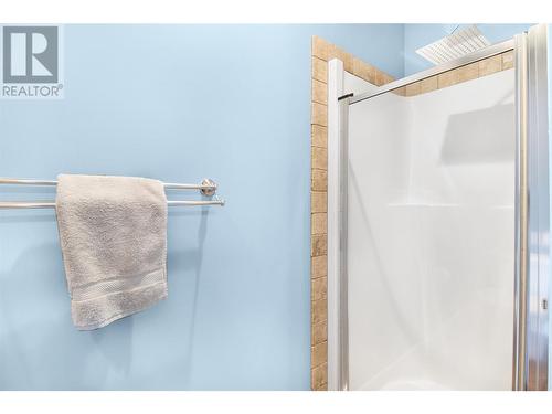 2582 St Andrews Street, Blind Bay, BC - Indoor Photo Showing Bathroom