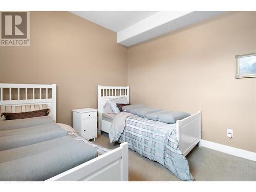 2582 St Andrews Street, Blind Bay, BC - Indoor Photo Showing Bedroom