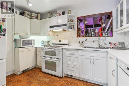 757 Meadow Wood Road, Mississauga, ON - Indoor Photo Showing Kitchen With Double Sink