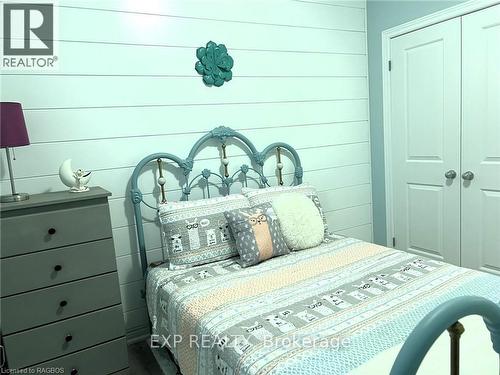 108 Emerson Way, West Grey, ON - Indoor Photo Showing Bedroom