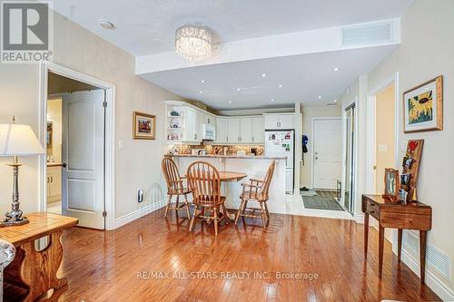 #7 -35 Green Arbour Way, Kawartha Lakes, ON - Indoor Photo Showing Dining Room