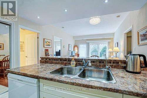 #7 -35 Green Arbour Way, Kawartha Lakes, ON - Indoor Photo Showing Kitchen With Double Sink