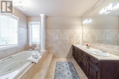 2343 Darlington Tr, Oakville, ON - Indoor Photo Showing Bathroom