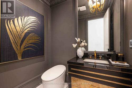 230 Dunvegan Rd, Toronto, ON - Indoor Photo Showing Bathroom