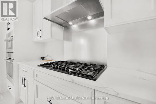 7 Ballanview Crt, Whitchurch-Stouffville, ON - Indoor Photo Showing Kitchen