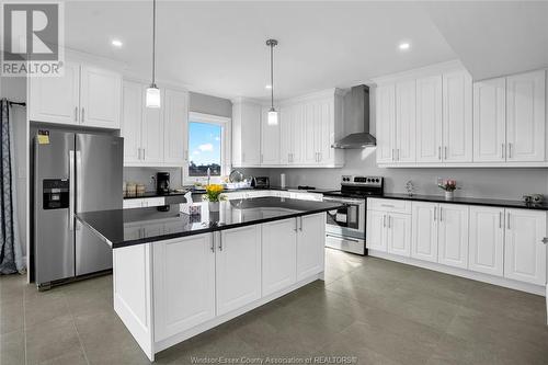 99 Kingsbridge Drive, Amherstburg, ON - Indoor Photo Showing Kitchen With Upgraded Kitchen