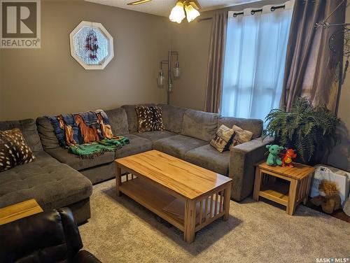 345 6Th Avenue Se, Swift Current, SK - Indoor Photo Showing Living Room
