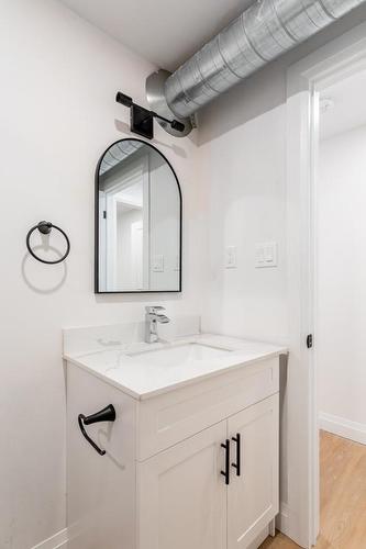 115 Catherine Street N|Unit #4, Hamilton, ON - Indoor Photo Showing Bathroom