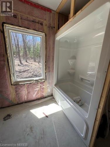 24 Aspen Lane, Powassan, ON - Indoor Photo Showing Bathroom