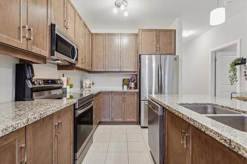 18 South Coast Circle, Crystal Beach, ON - Indoor Photo Showing Kitchen With Double Sink