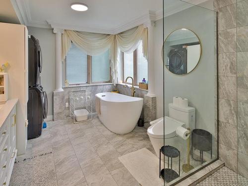 Salle de bains attenante Ã  la CCP - 243 Rue Antoine-Villeray, Beaconsfield, QC - Indoor Photo Showing Bathroom