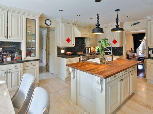 Cuisine - 243 Rue Antoine-Villeray, Beaconsfield, QC - Indoor Photo Showing Kitchen With Upgraded Kitchen