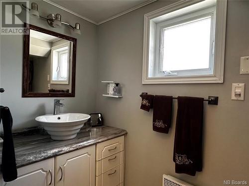 38 Sunset Drive, Campbellton, NB - Indoor Photo Showing Bathroom