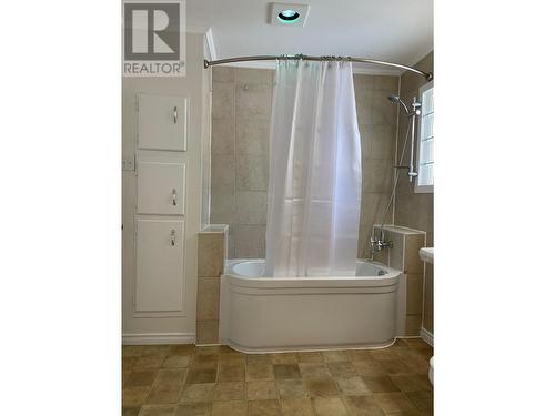 16 Whitetail Way, Fort Nelson, BC - Indoor Photo Showing Bathroom