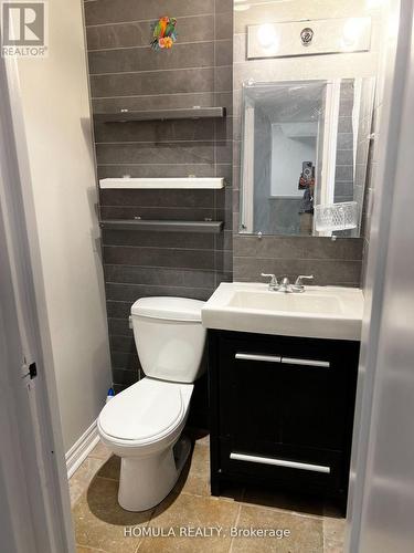 2 Hughes St, Richmond Hill, ON - Indoor Photo Showing Bathroom