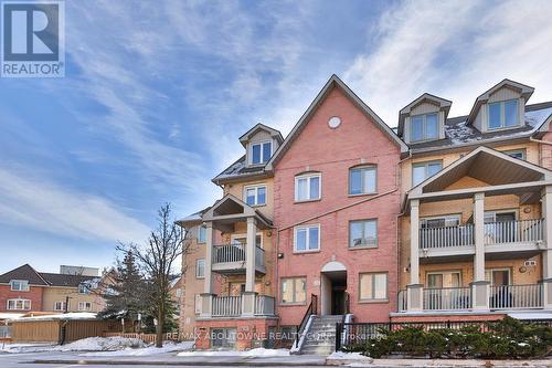 #823 -75 Weldrick Rd E, Richmond Hill, ON - Outdoor With Balcony With Facade