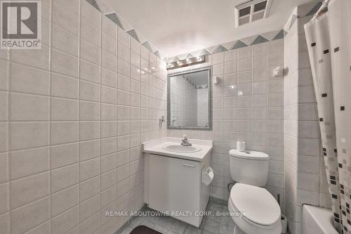 #823 -75 Weldrick Rd E, Richmond Hill, ON - Indoor Photo Showing Bathroom
