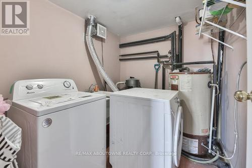#823 -75 Weldrick Rd E, Richmond Hill, ON - Indoor Photo Showing Laundry Room