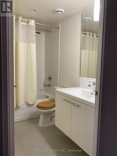 2711 - 5 Valhalla Inn Road, Toronto, ON - Indoor Photo Showing Bathroom