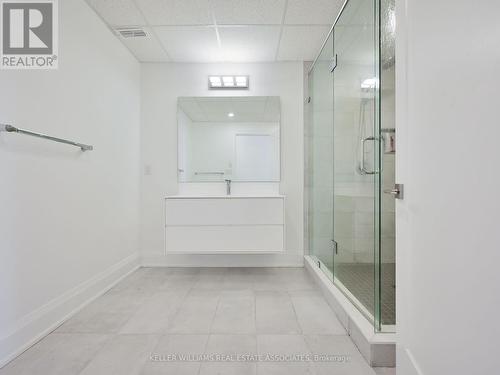 121 High St W, Mississauga, ON - Indoor Photo Showing Bathroom