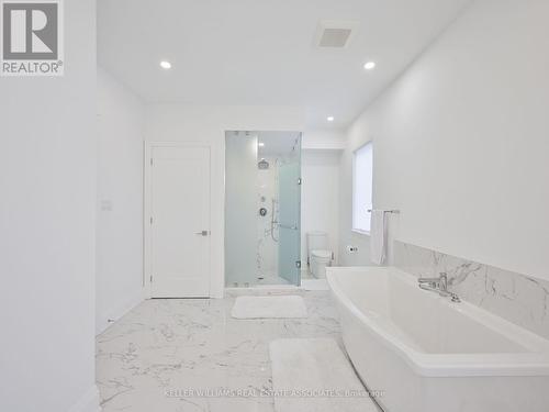 121 High St W, Mississauga, ON - Indoor Photo Showing Bathroom