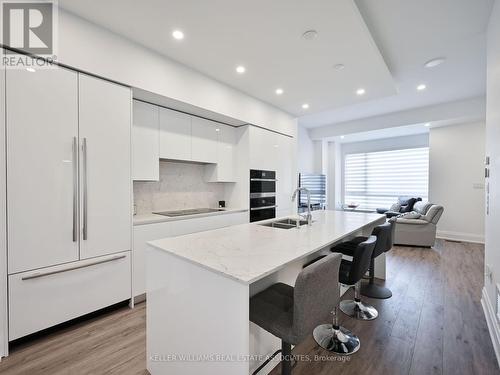 121 High St W, Mississauga, ON - Indoor Photo Showing Kitchen With Double Sink With Upgraded Kitchen