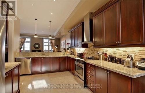 13 - 120 Bronte Road, Oakville, ON - Indoor Photo Showing Kitchen With Upgraded Kitchen