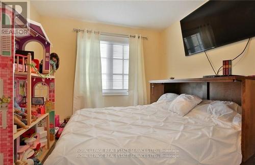 13 - 120 Bronte Road, Oakville, ON - Indoor Photo Showing Bedroom