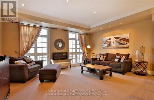 13 - 120 Bronte Road, Oakville, ON - Indoor Photo Showing Living Room