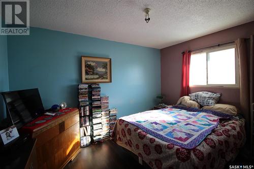409 3Rd Avenue E, Frontier, SK - Indoor Photo Showing Bedroom