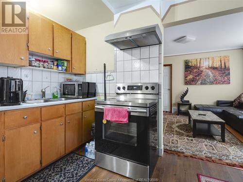 401 Parent Avenue, Windsor, ON - Indoor Photo Showing Kitchen