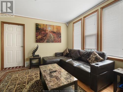 401 Parent Avenue, Windsor, ON - Indoor Photo Showing Living Room