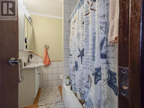 401 Parent Avenue, Windsor, ON - Indoor Photo Showing Bathroom