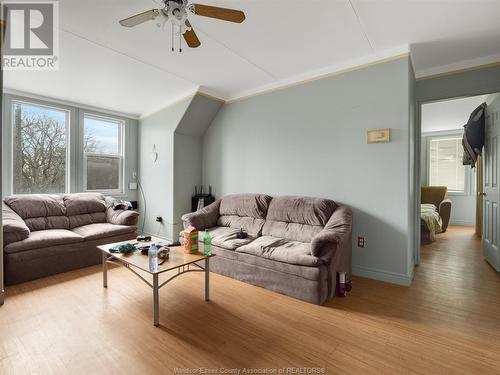 401 Parent Avenue, Windsor, ON - Indoor Photo Showing Living Room